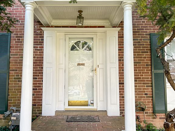2nd image of 1004 Noyes Dr