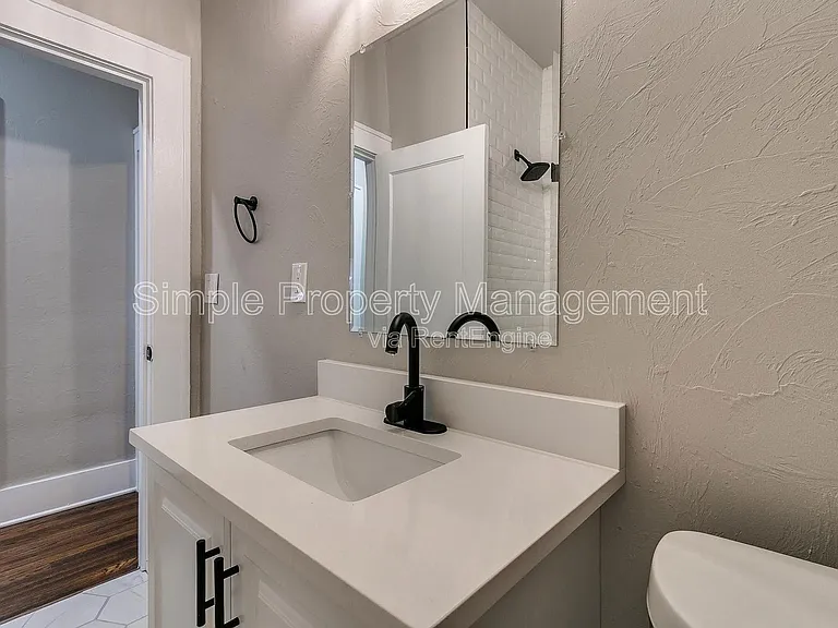421 NW 25th St — Photo 17