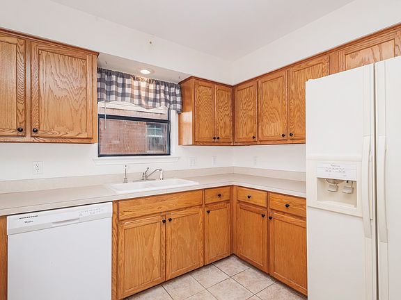 5th image of 215 Wills Way