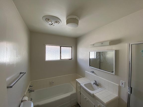 3rd image of 521 S Baldwin Ave APT B