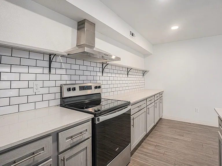 Oakdale Springs Apartments — Photo 11