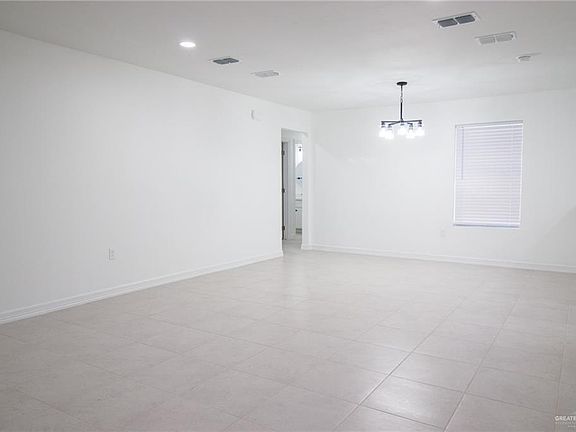 4th image of 2537 Lindberg Ave