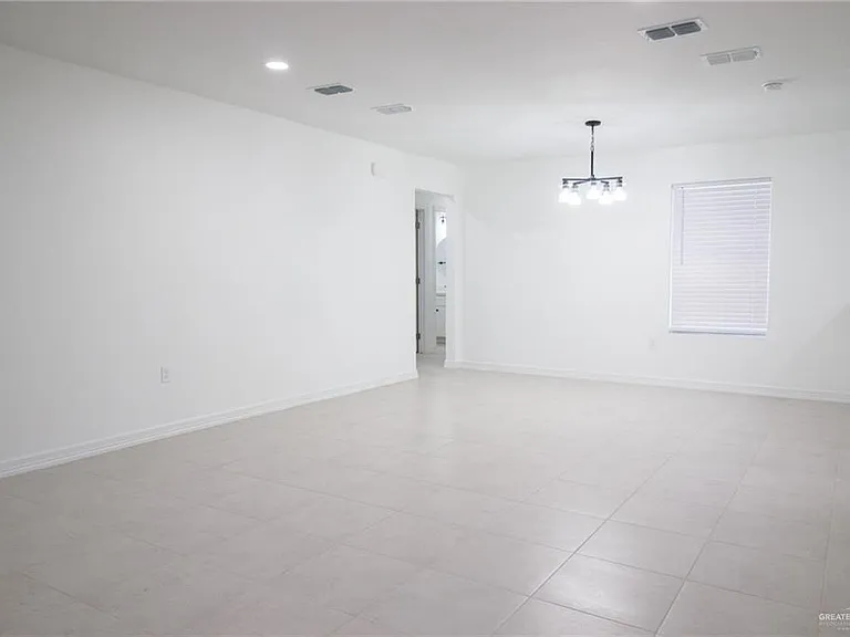 2537 Lindberg Ave — Photo 4