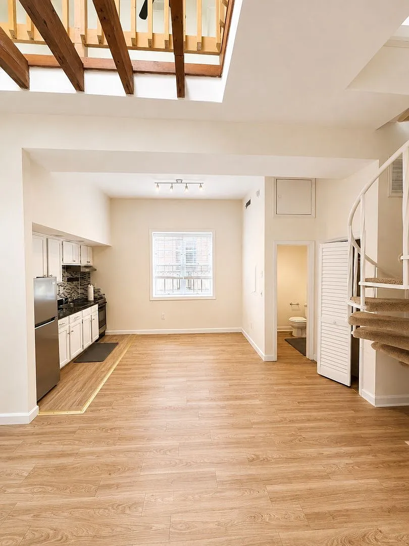 1 bed, 1.5 bath, 1000 sqft, $2,500 — Photo 4
