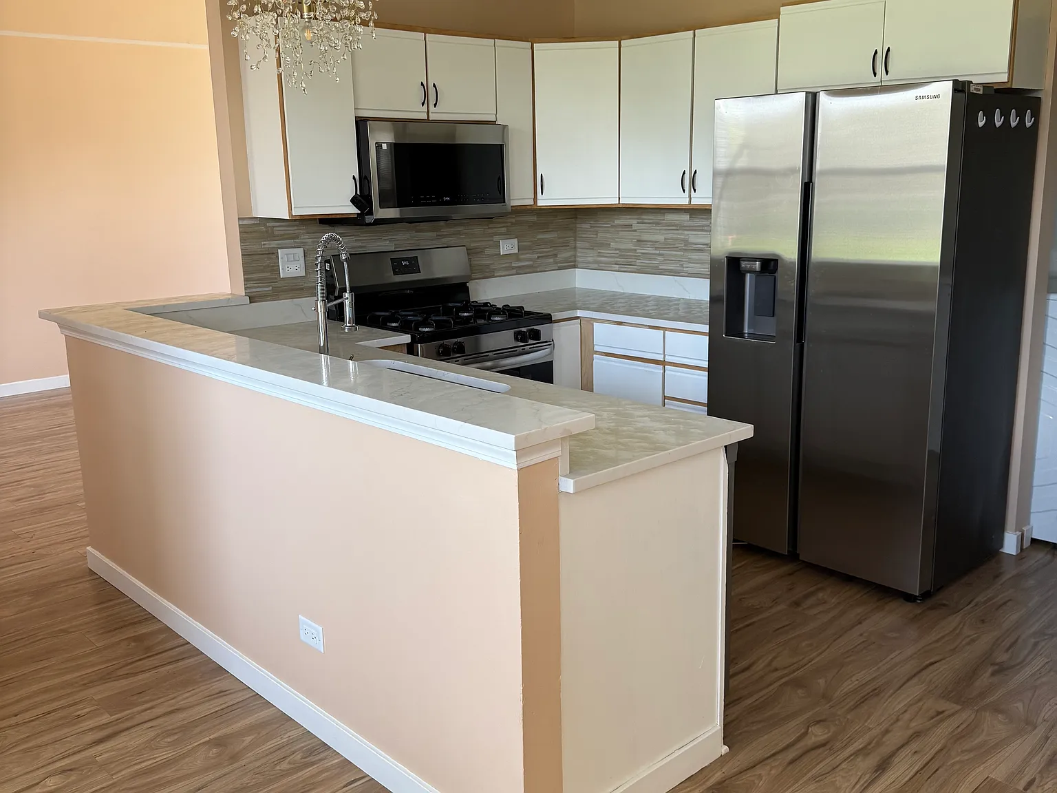 3 bed, 1.5 bath, 1356 sqft, $2,700 — Photo 3