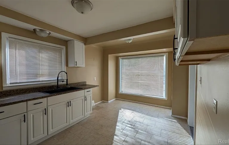 21338 Pembroke Ave — Photo 8