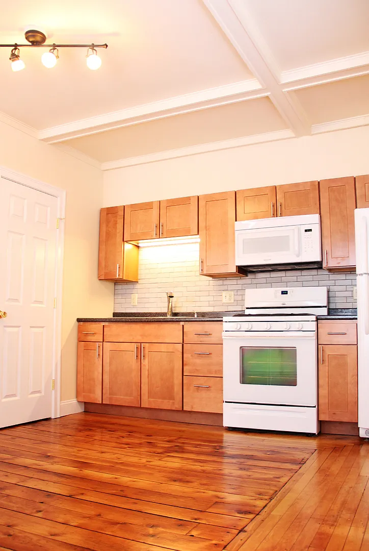108 North Winooski Ave — Photo 4