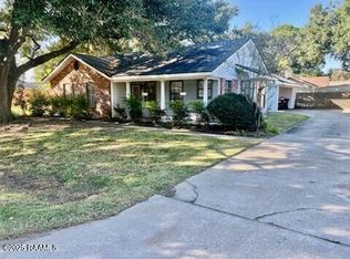 115 Meadow Glen Dr, Youngsville, LA 70592
