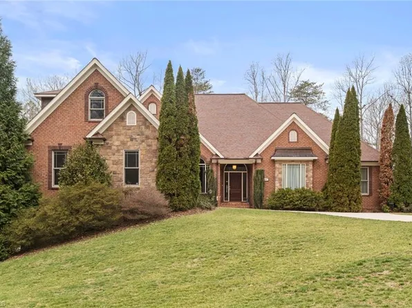 900 Leonard Courtyard Blvd, Clemmons, NC 27012