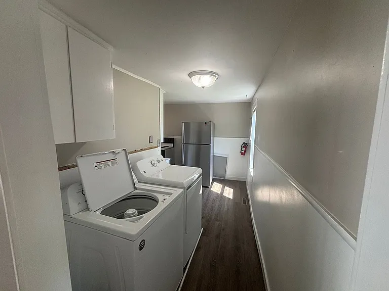 511 W 2nd St — Photo 5