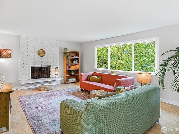 4th image of 3021 NE 194th Street