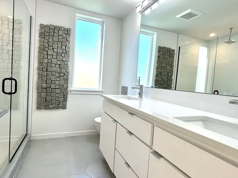 2411 W Boston St #C — Photo 12