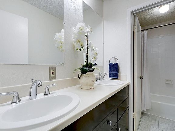 3rd image of 901 E Oltorf St APT 201