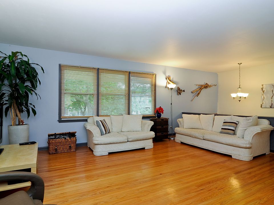 1st image of 726 N Whitcomb Dr
