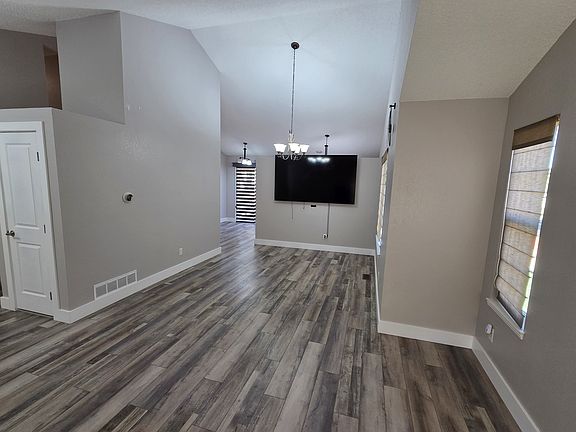 4th image of 5421 S Taft Way