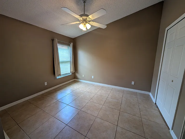 880 Villa Dr — Photo 7