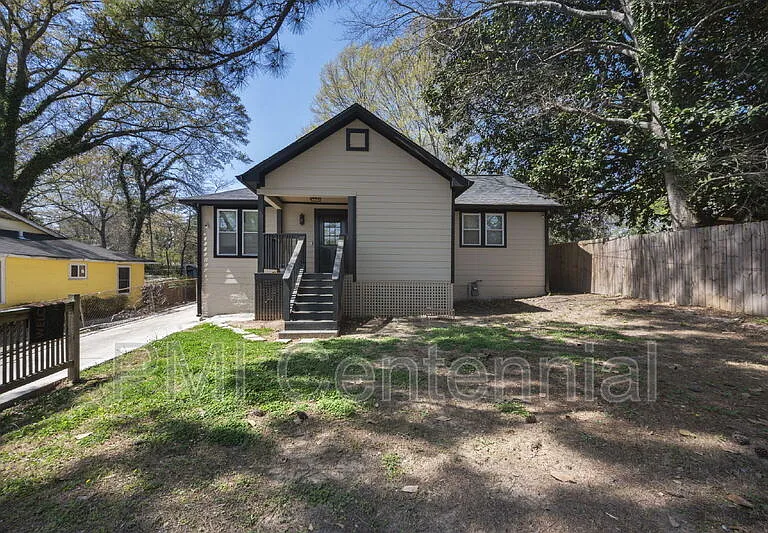562 Gary Rd NW — Photo 1