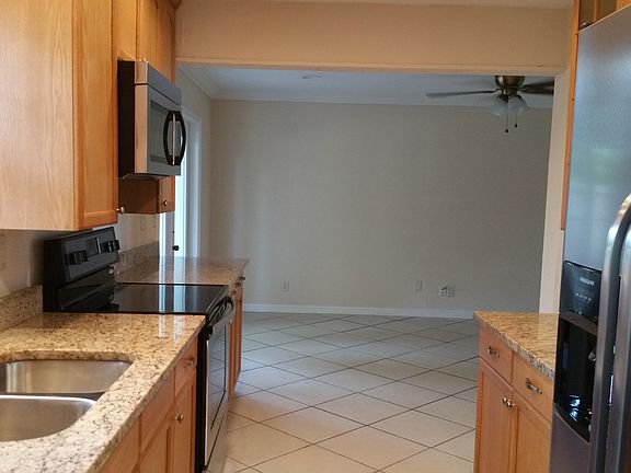 5th image of 1059 Mayflower Ave