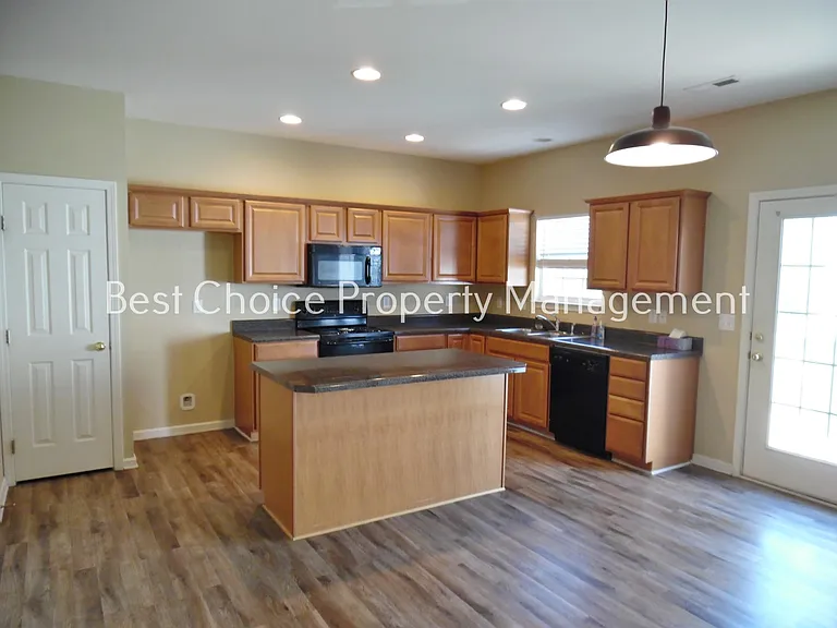 354 Moonstone Dr — Photo 4