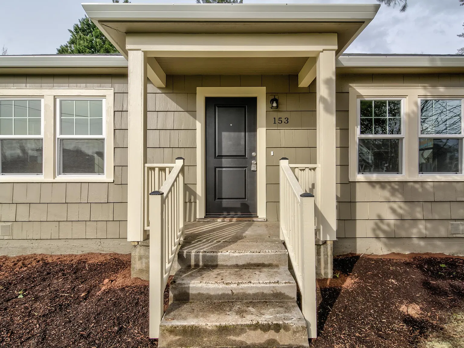153 NE Jefferson St — Photo 4