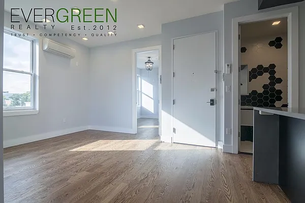 Rented by Evergreen Apartments BK | media 3