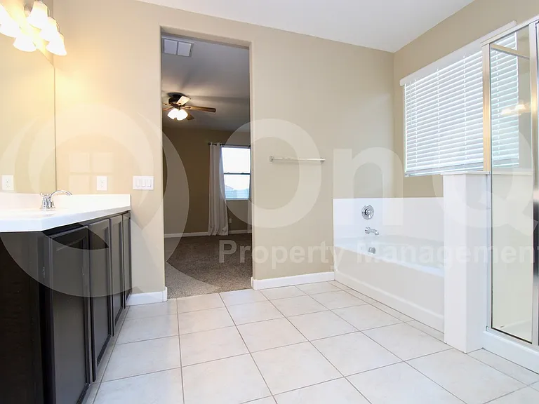 30425 W Picadilly Rd — Photo 14