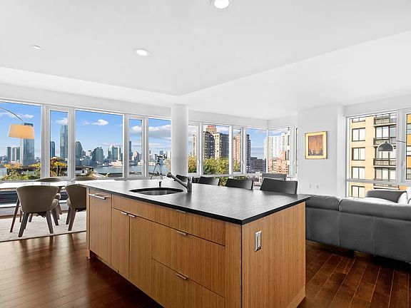 3rd image of 70 Little West St APT 14C