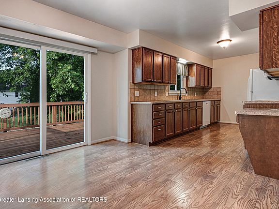 5th image of 6723 Picketts Way