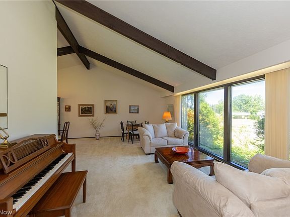 4th image of 24390 Fairmount Blvd