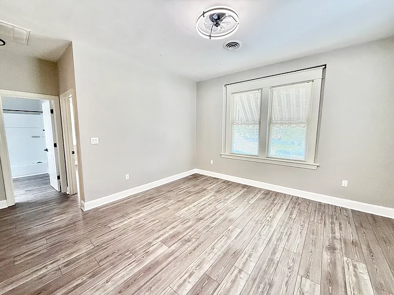 1736 Memorial Ave SW #B — Photo 2