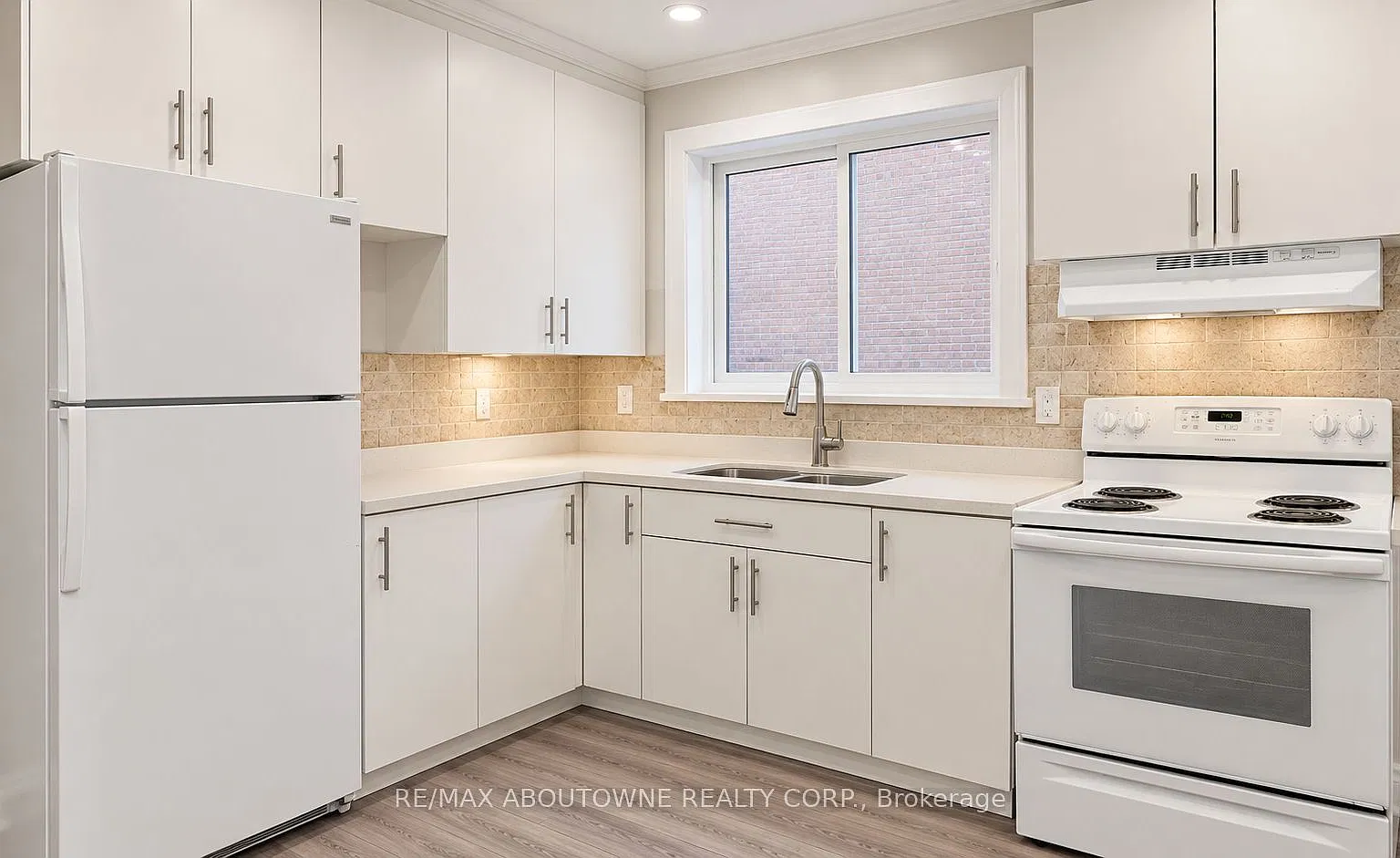 213 Bowman St — Photo 4