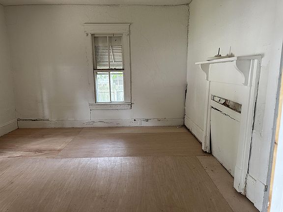 4th image of 2441 S Church St