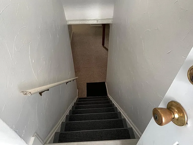 Stairs to LL