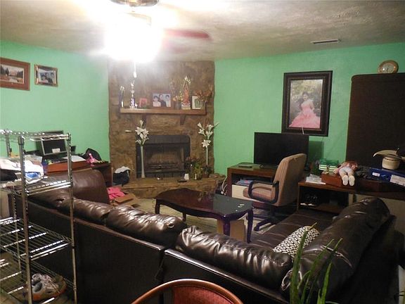 2nd image of 502 Thrush Ave