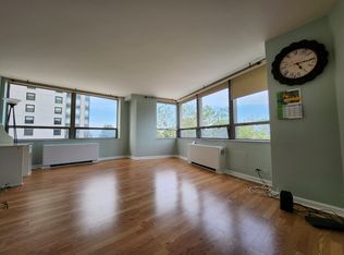 5701 N Sheridan Rd APT 3T, Chicago, IL 60660