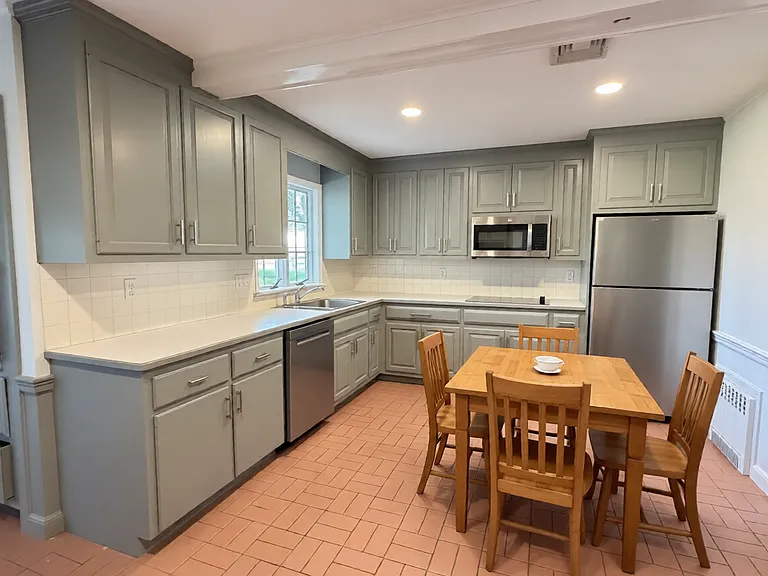 343 Bay Rd — Photo 4