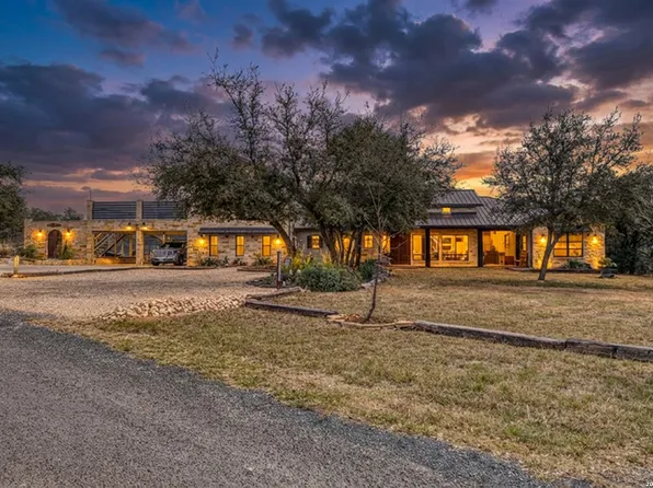 1575 Mountain Valley Drive, ConCan, TX 78838