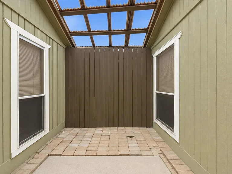 7518 Alcomita Dr — Photo 20