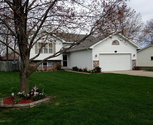 1st image of 825 Springwood Dr SE