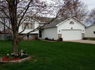 825 Springwood Dr SE, Kentwood, MI 49508