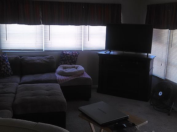 fireplace/52inchTV/new carpt