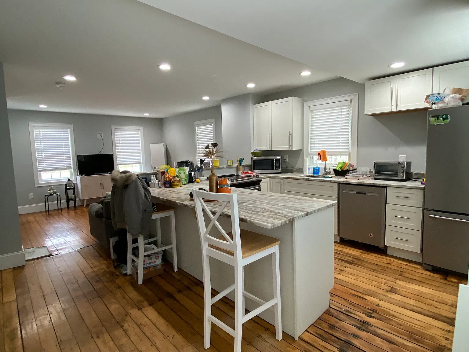 4 bed, $2,595 — Photo 1