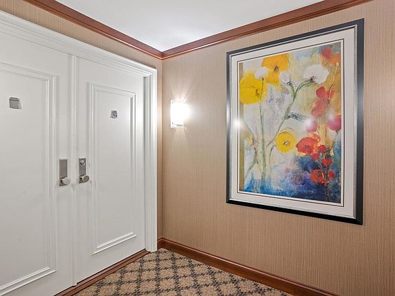 3rd image of 6 Oak Brook Club Dr APT J205