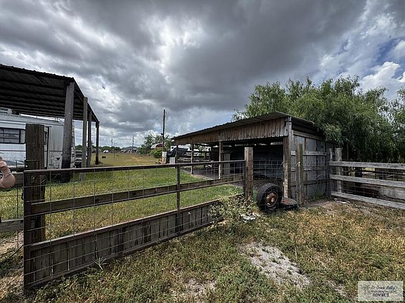 5th image of 32829 Kretz Rd