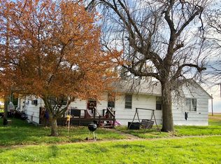 202 S Walnut St, Roberts, IL 60962