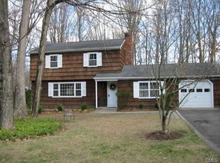 7 Woodlawn Dr, Bethel, CT 06801
