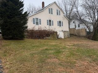 8 Mount Pleasant St, Webster, MA 01570