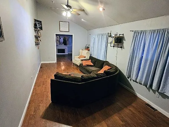 17995 Jefferson Ave, Crescent, IA 51526