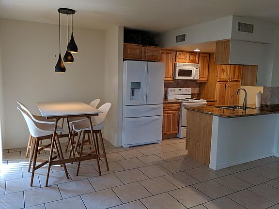 Dining & Kitchen