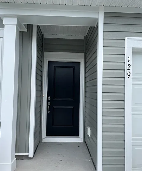 129 Hoffman Park Dr — Photo 2